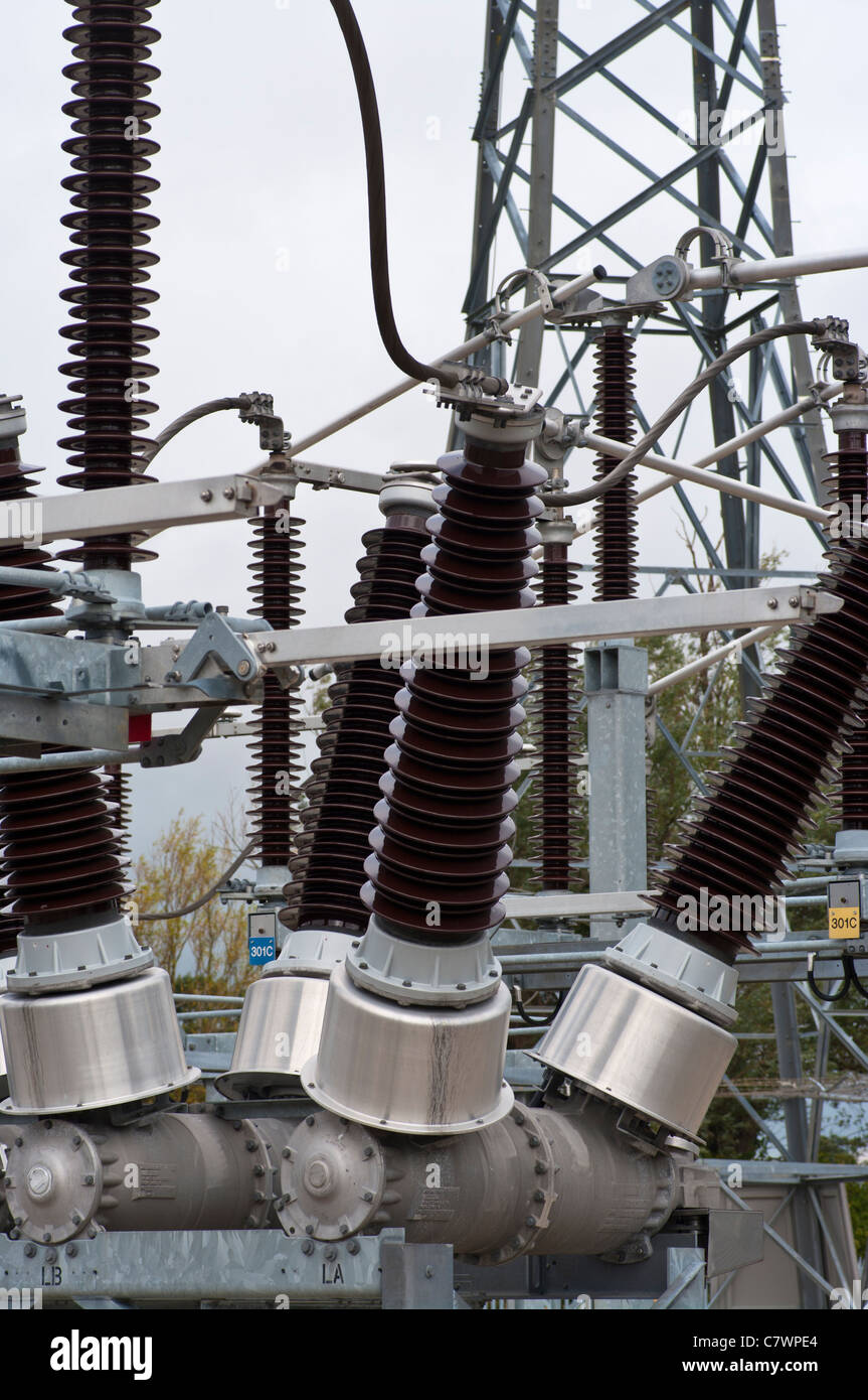 Isolateurs en céramique à un sous-poste électricité électrique électrique britannique Banque D'Images