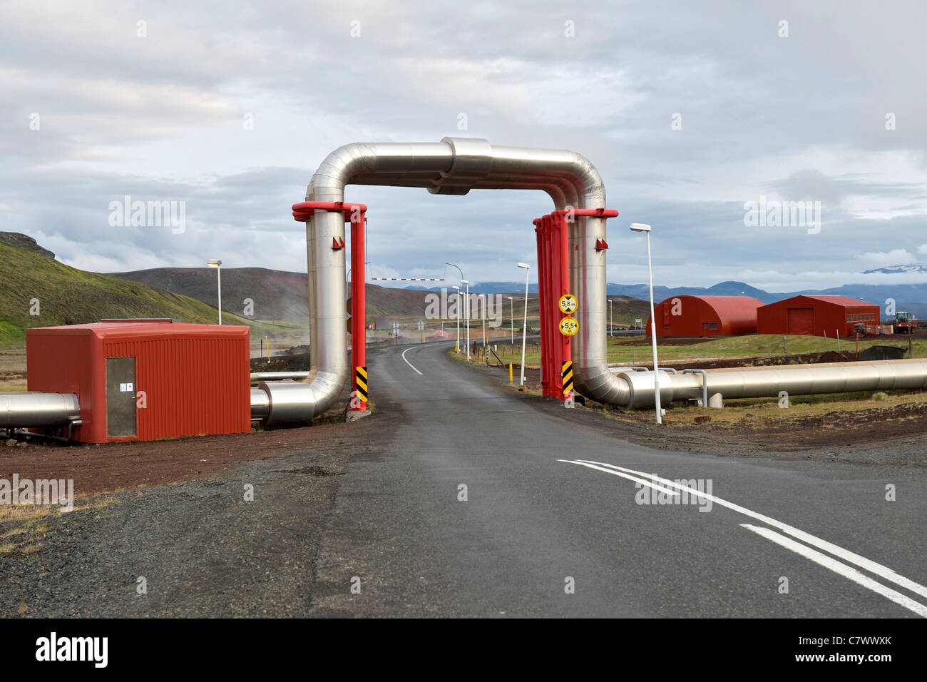 La tuyauterie d'usine géothermique de Krafla près de 73320 dans le nord-est de l'Islande. Banque D'Images
