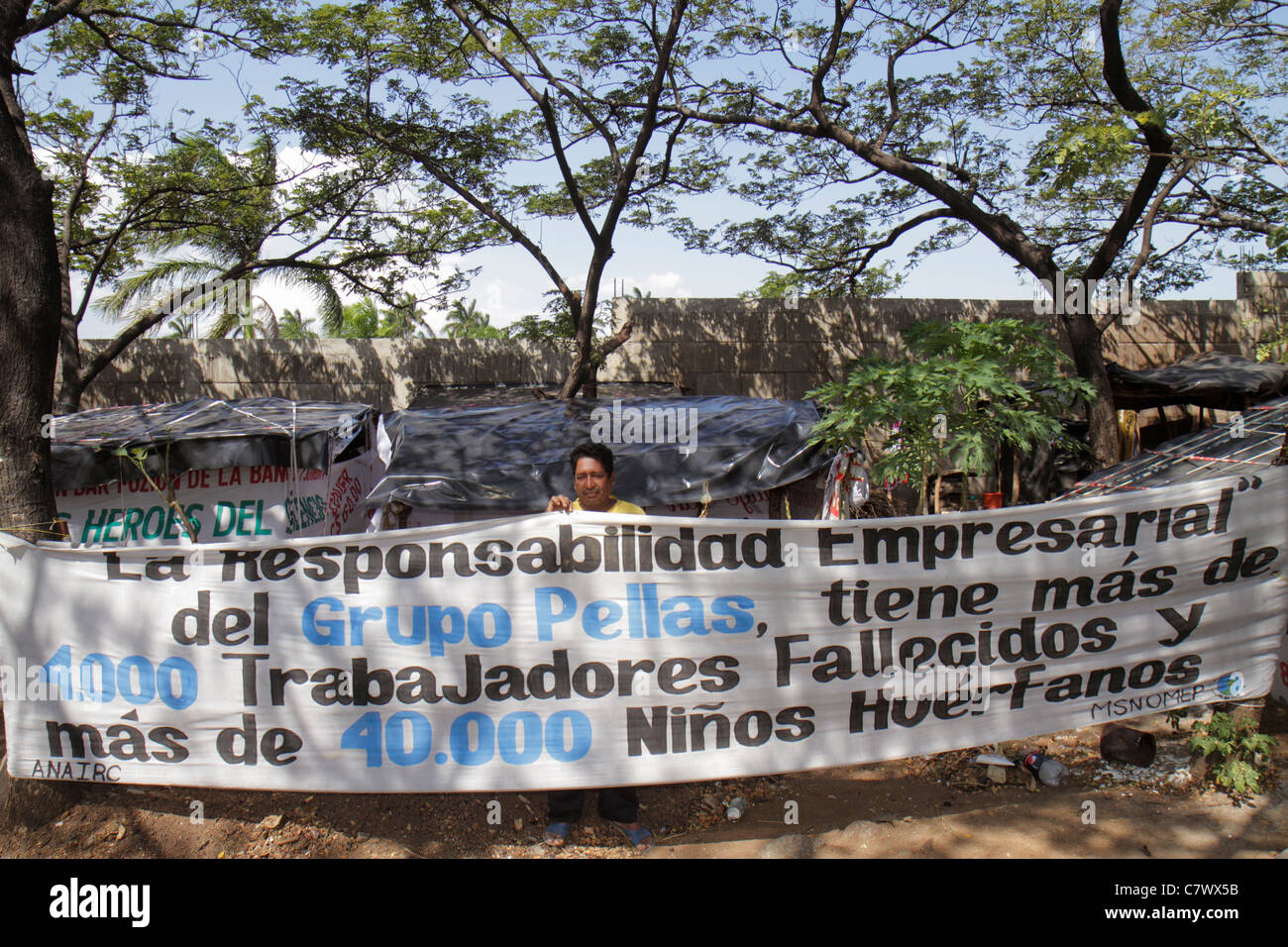 Managua Nicaragua,Avenida Simon Bolivar,proteste,squatters,cartonnerie,huttes,cabanes,responsabilité sociale d'entreprise,Grupo Pella,productrice de sucre,expo Banque D'Images