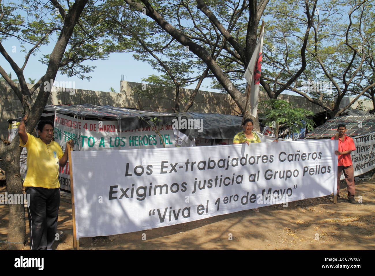 Managua Nicaragua,Avenida Simon Bolivar,proteste,squatters,cartonnerie,huttes,cabanes,responsabilité sociale d'entreprise,Grupo Pella,productrice de sucre,expo Banque D'Images