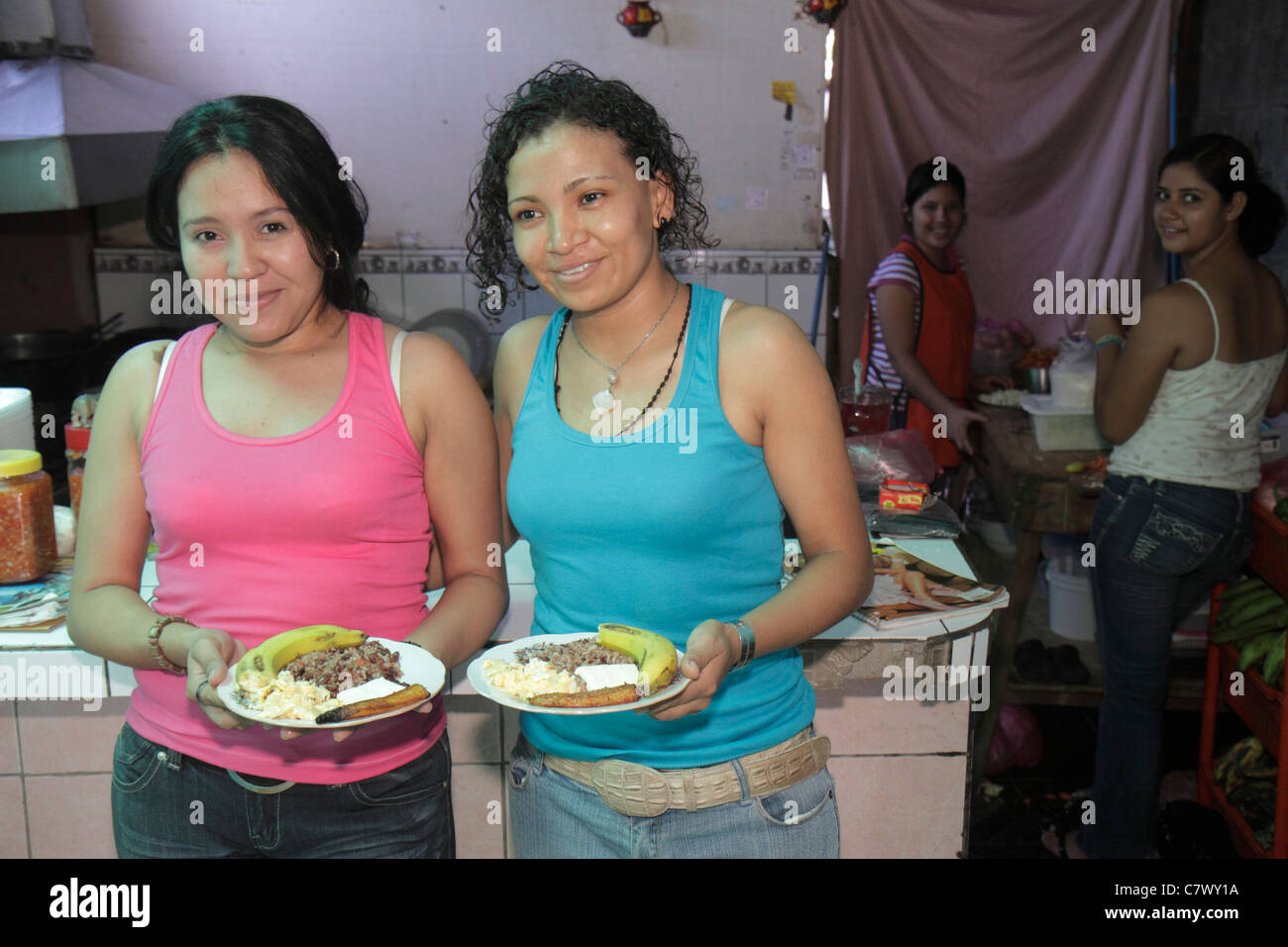 Managua Nicaragua, Amérique centrale, cafétéria de quartier, restaurant restaurants repas manger dehors café cafés bistrot, famille parents Banque D'Images