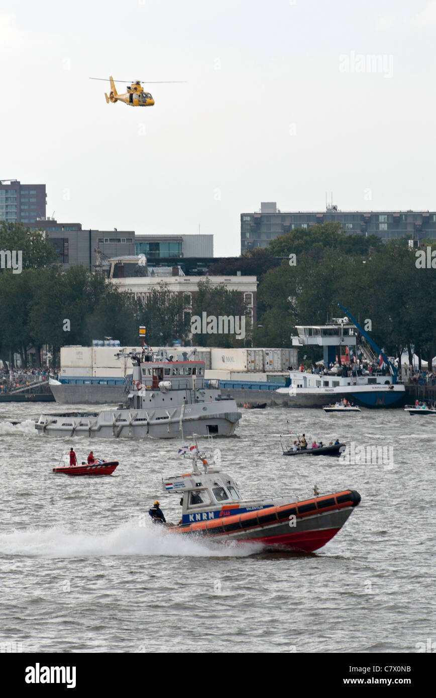 Démonstration d'une opération de sauvetage à l'aide d'un hélicoptère dans le port de Rotterdam Banque D'Images