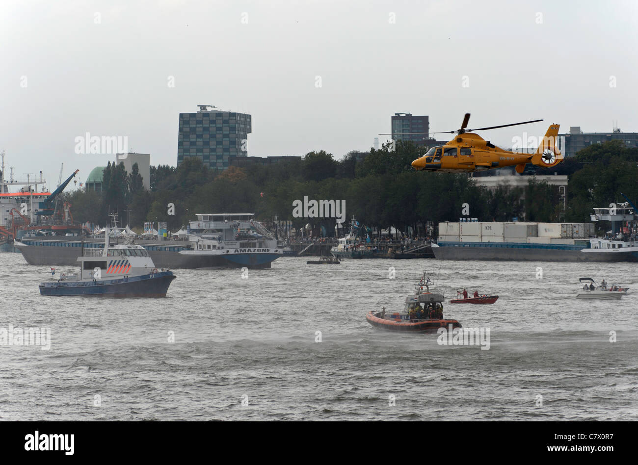 Démonstration d'une opération de sauvetage à l'aide d'un hélicoptère dans le port de Rotterdam Banque D'Images