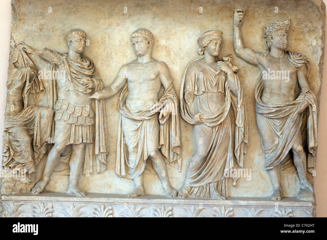 Relief montrant l'apothéose de l'empereur romain Octave Auguste Ravenne Museum Banque D'Images