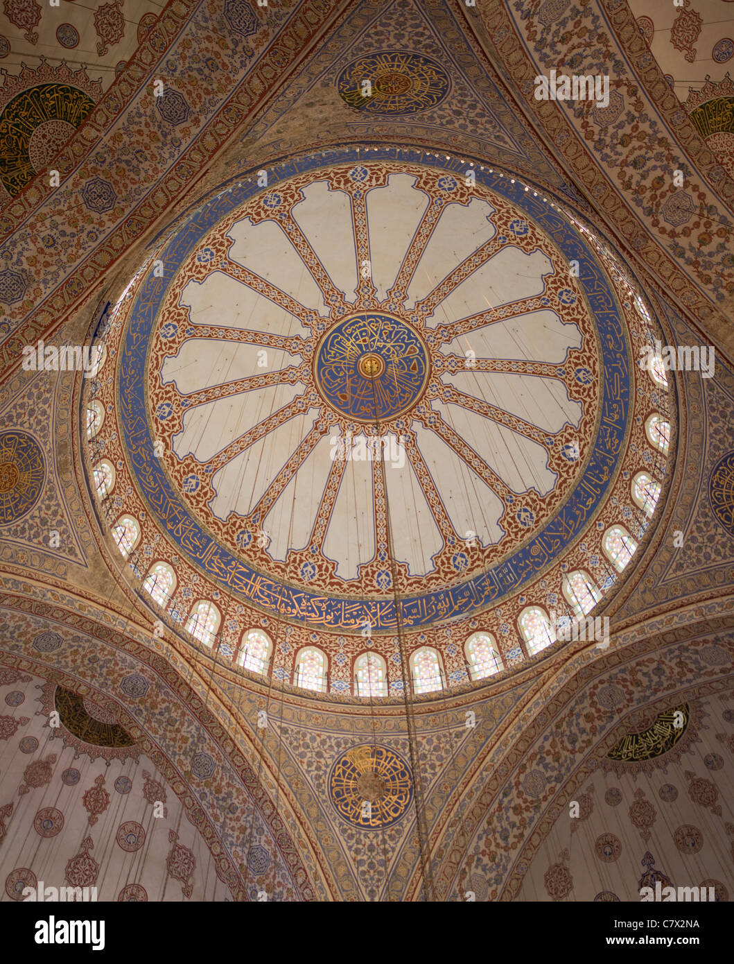 Dôme intérieur de Mosquée Sultan Ahmed ( Mosquée bleue ) Istanbul, Turquie Banque D'Images
