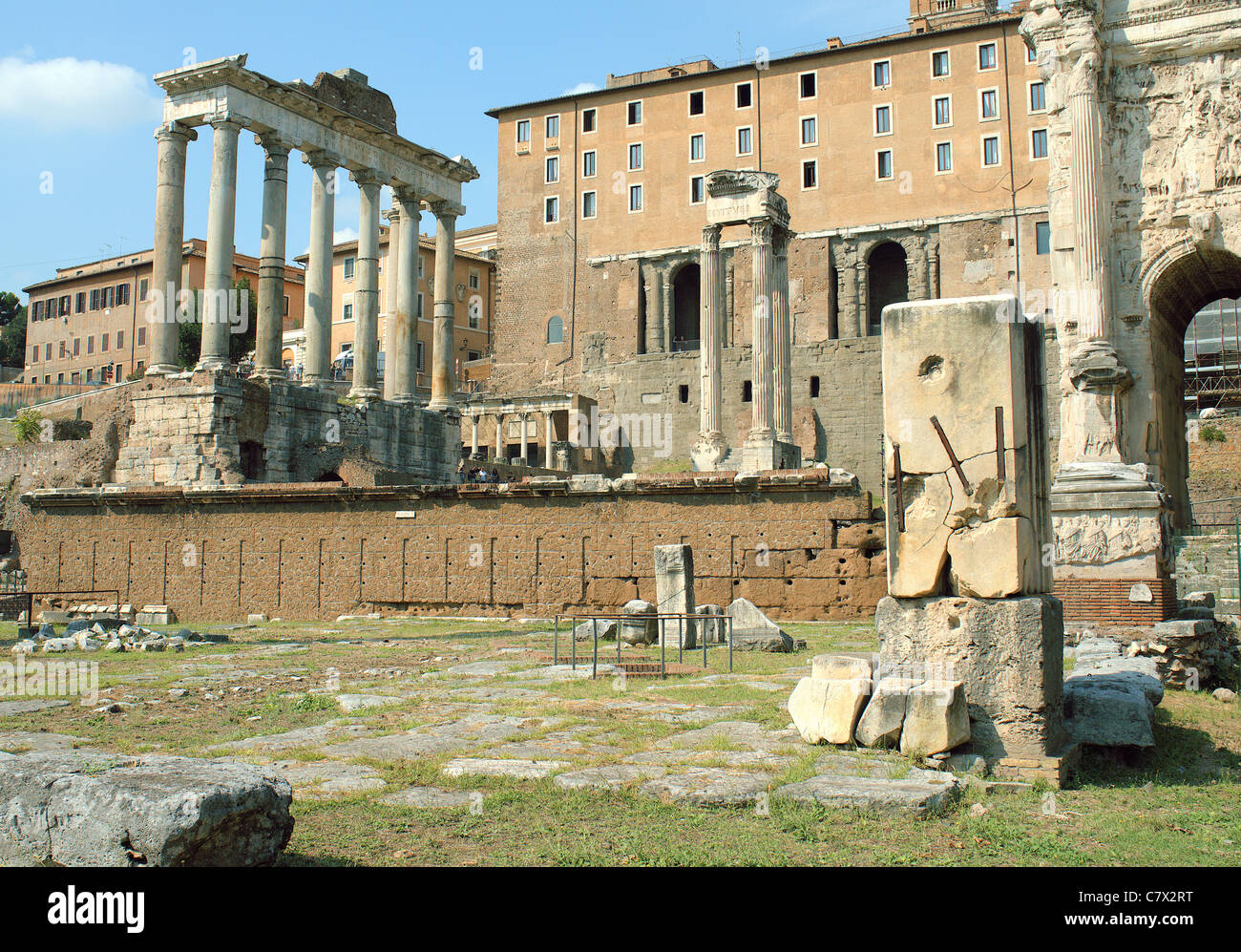 Forum romain Forum Romanum Temple de Vespasien Saturne Septimius Severus Rome Italie Banque D'Images
