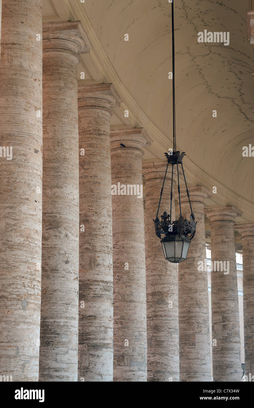 Colonnade du Bernin, Piazza San Pietro Rome Banque D'Images