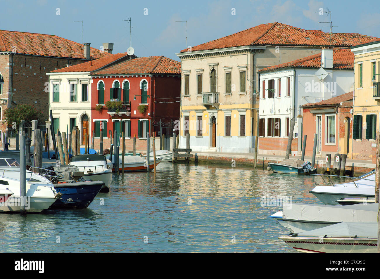 Bateaux sur le Grand Canal de Murano Italie Banque D'Images