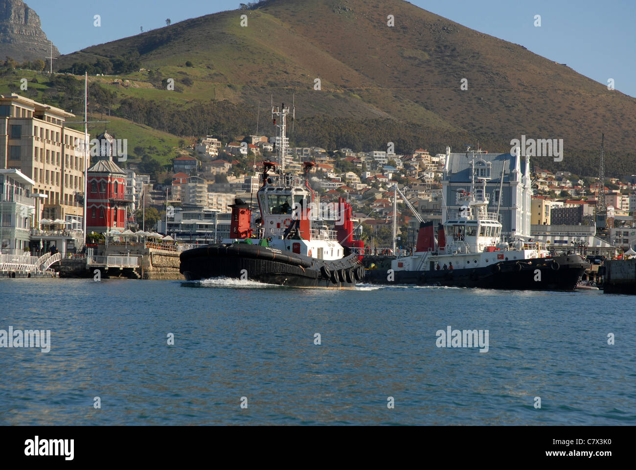 Remorqueur dans le port, V & A Waterfront, Cape Town, Western Cape, Afrique du Sud Banque D'Images