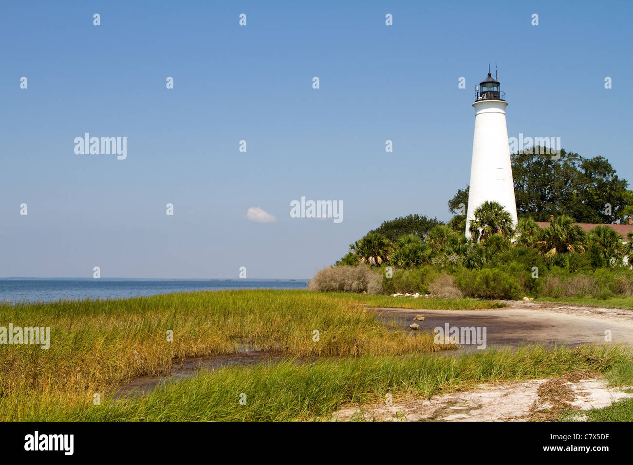 La Floride, la Phare sur la côte du golfe du Mexique contre un ciel bleu. Banque D'Images