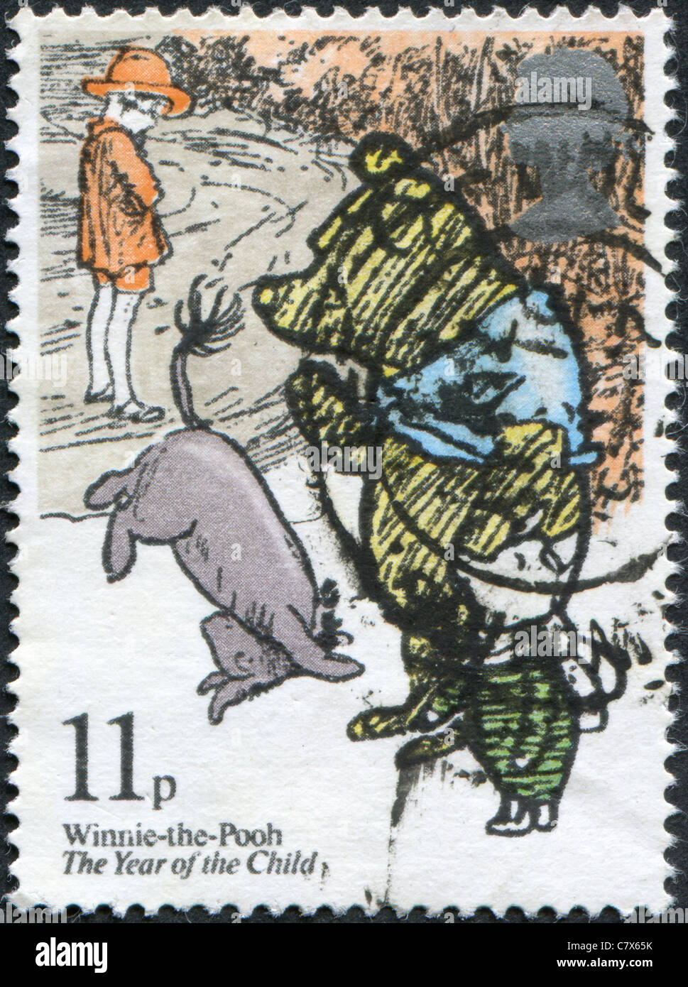 Un timbre imprimé en Angleterre, est consacré à l'Année internationale de l'enfant, de l'illustration montre un livre pour enfants 'Winnie the Pooh' (AA. Milne) Banque D'Images