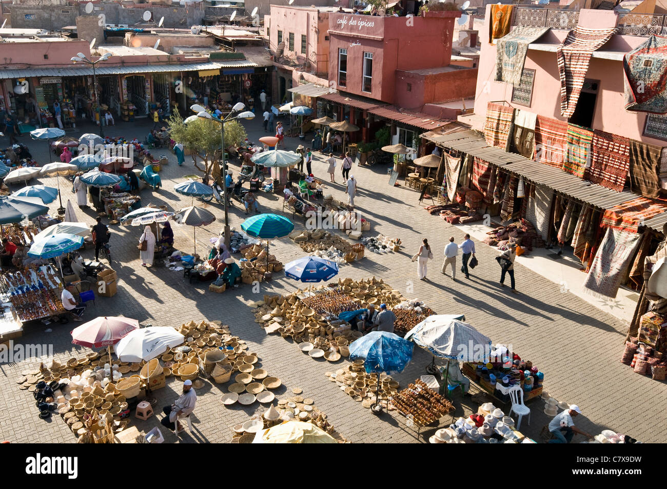 Un marché à Marrakech, Maroc Banque D'Images