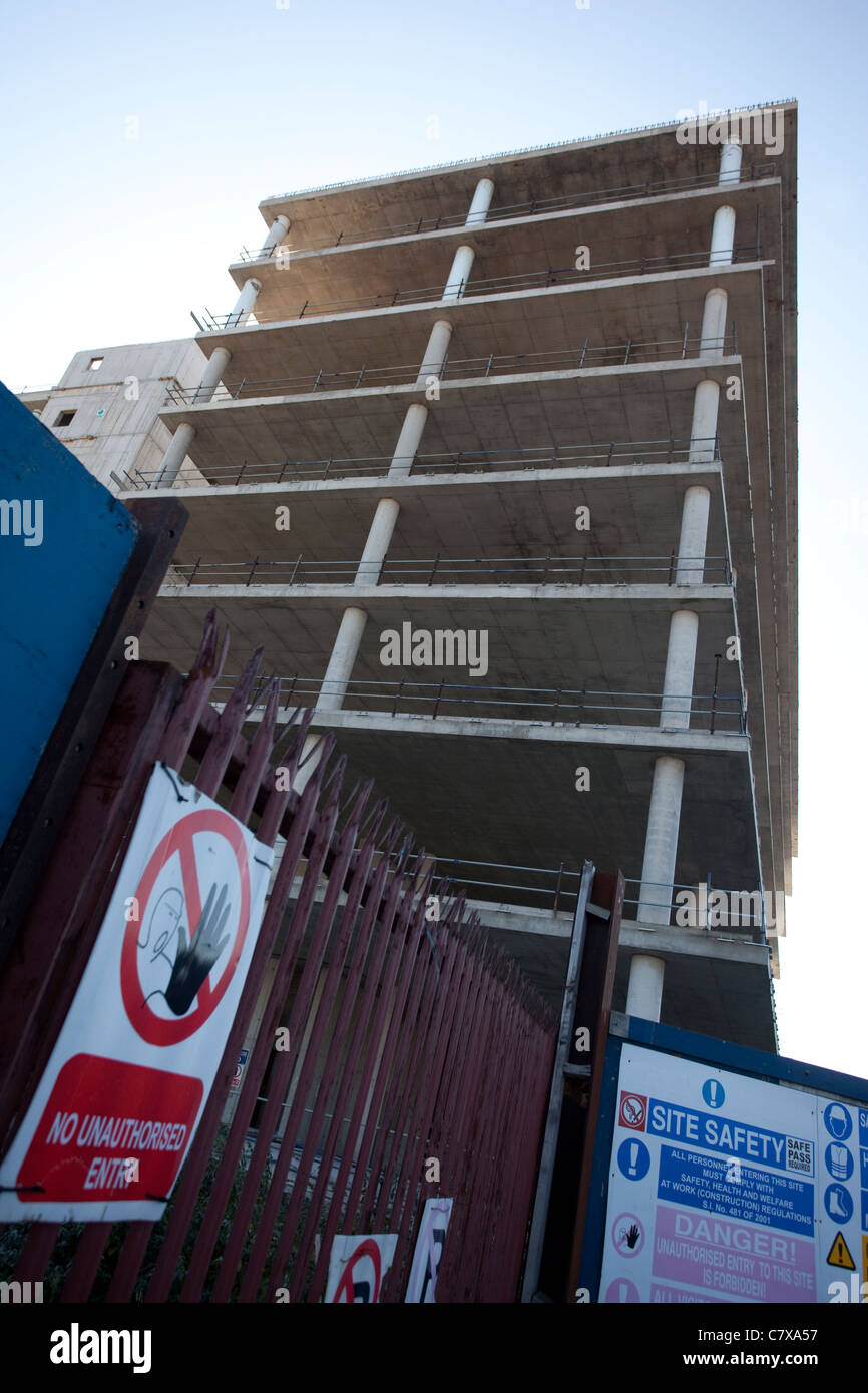 Les locaux abandonnés du nouveau siège de l'Anglo Irish Bank à Spencer Dock, Dublin, Irlande. Photo:Jeff Gilbert Banque D'Images