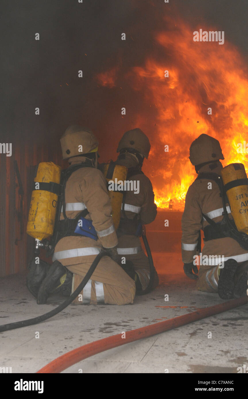 Formation incendie Les pompiers du Royaume-Uni au terrain d'entraînement' Établissement"Sumburgh Shetland Banque D'Images