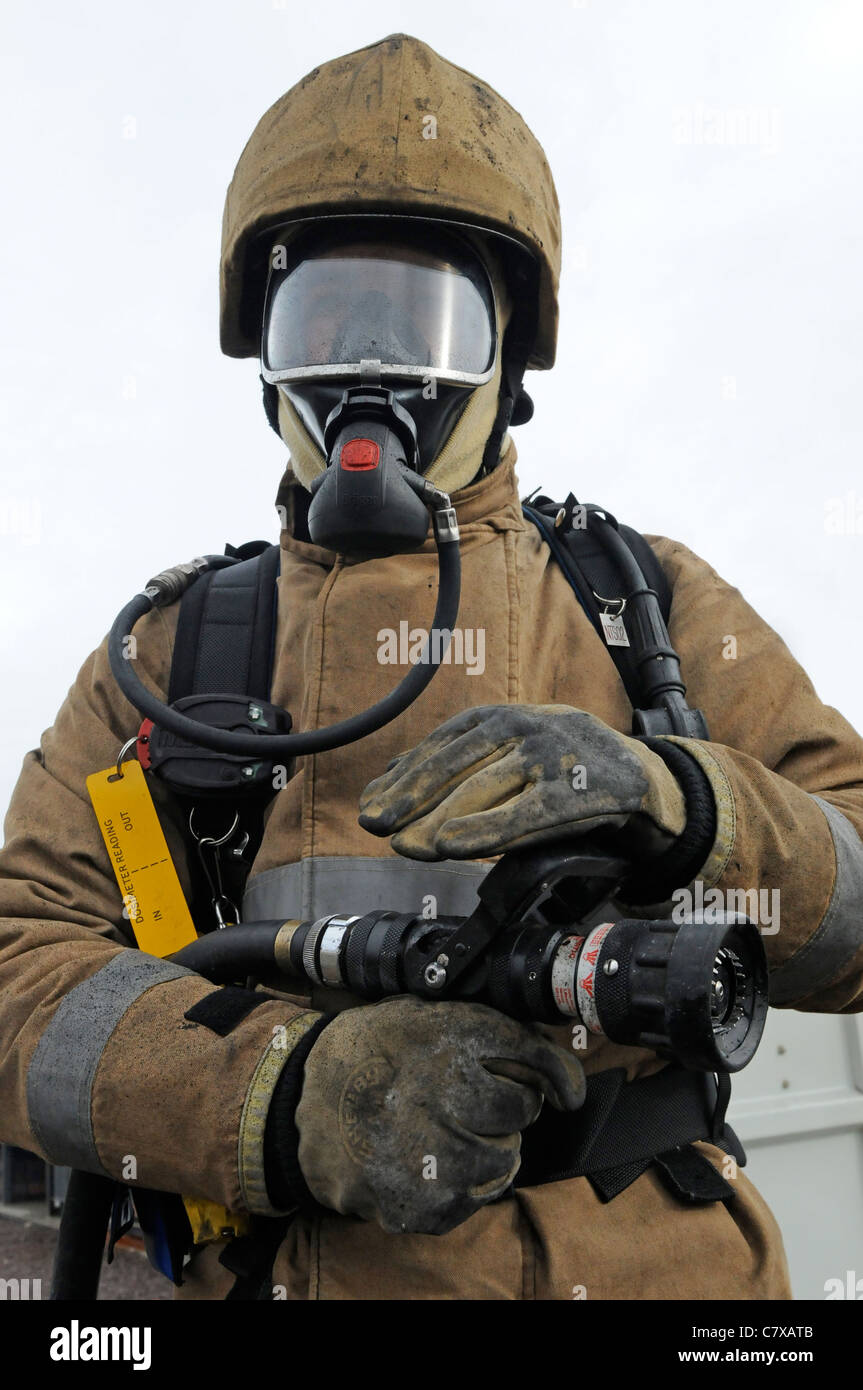 Formation incendie Les pompiers du Royaume-Uni au terrain d'entraînement' Établissement"Sumburgh Shetland Banque D'Images