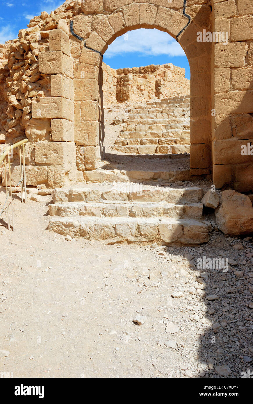 Escalier en pierre menant à l'ancienne forteresse Masada, Israël. Banque D'Images