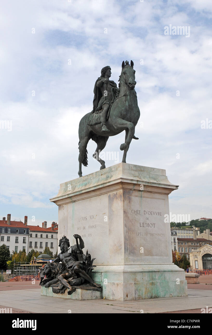 Statue équestre de Louis XIV le Grand (Roi Soleil) sur la Place Bellecour, la grande place de la ville de Lyon (France) Banque D'Images