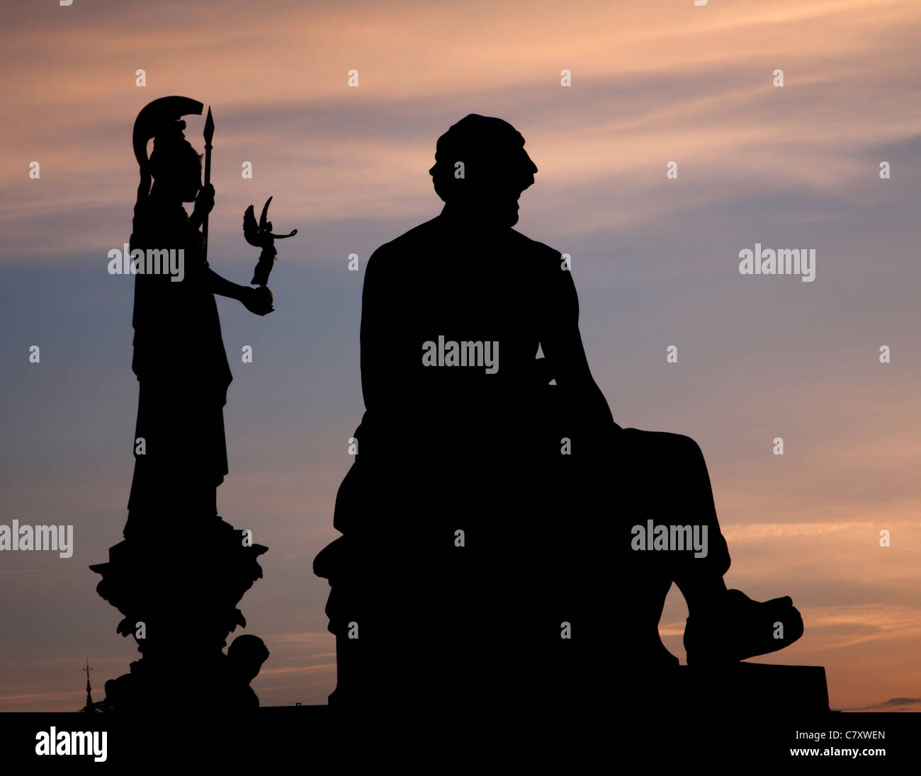 Vienne - silhouette d'Athena et philosophe statue fontaine Banque D'Images