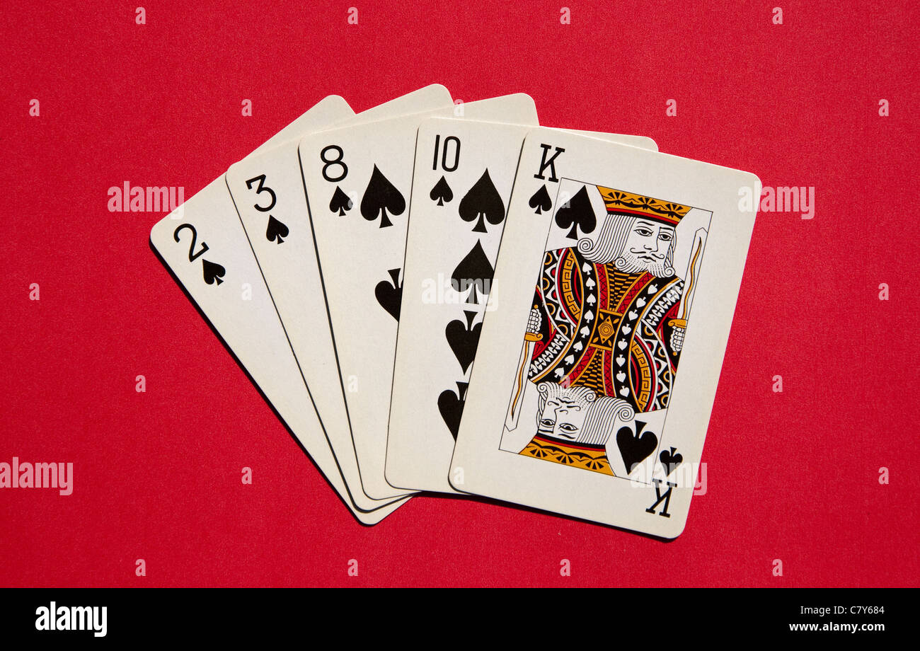 Flush Poker montrant 5 cartes de la même couleur (pique), mais pas dans  l'ordre Photo Stock - Alamy