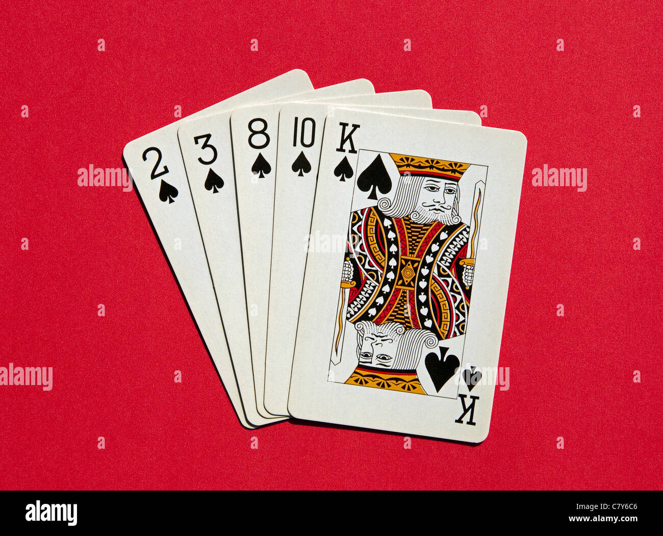 Flush Poker montrant 5 cartes de la même couleur (pique), mais pas dans l'ordre. Banque D'Images