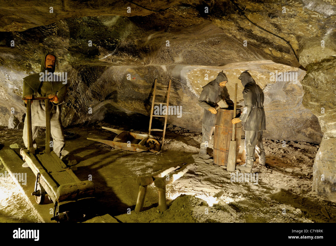 La mine de sel de Wieliczka souterrain historique des méthodes d'exploitation minière et les machines utilisées pour extraire le sel de la mine de roche Banque D'Images