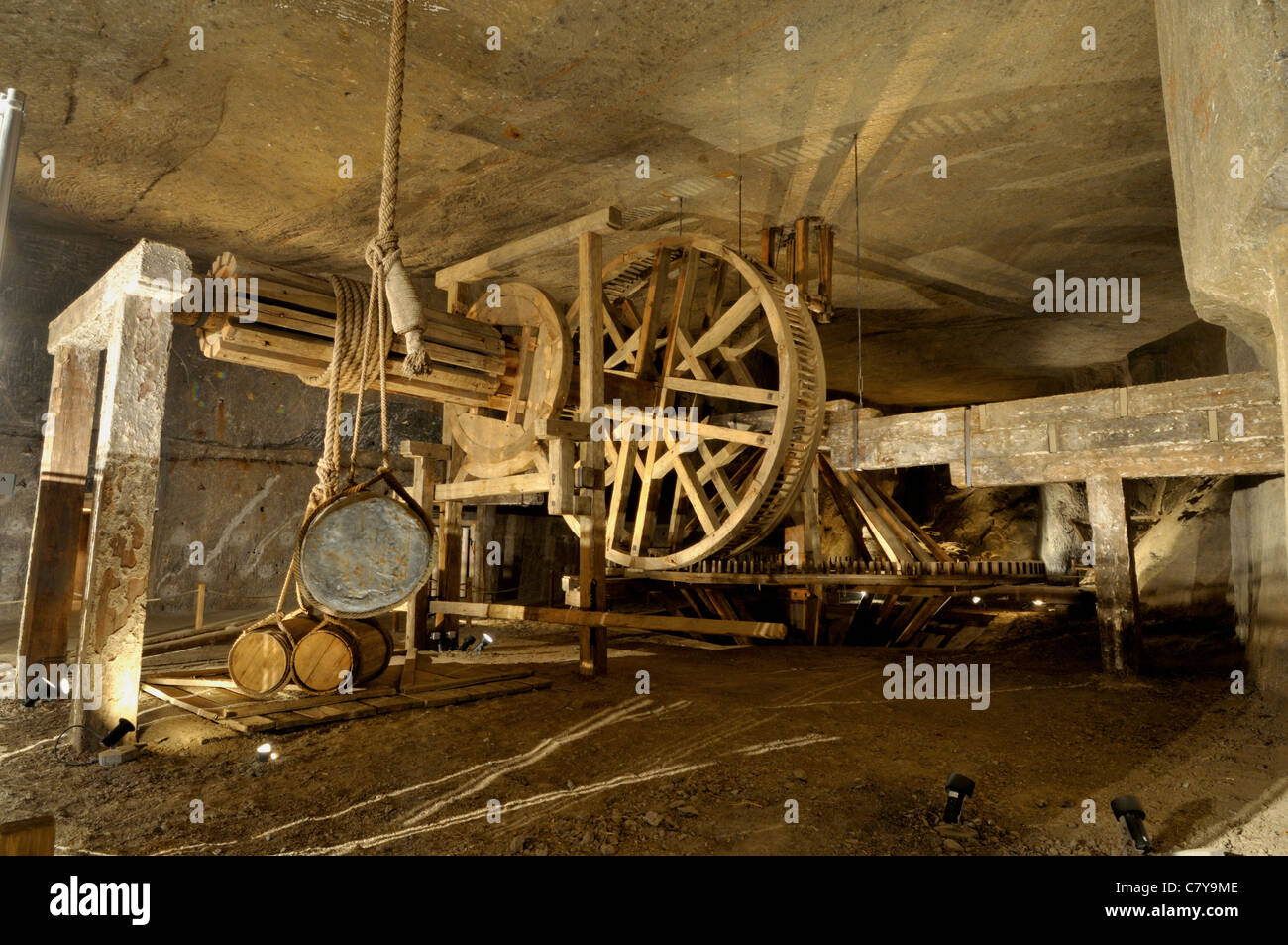 La mine de sel de Wieliczka souterrain historique des méthodes d'exploitation minière et les machines utilisées pour extraire le sel de la mine de roche Banque D'Images