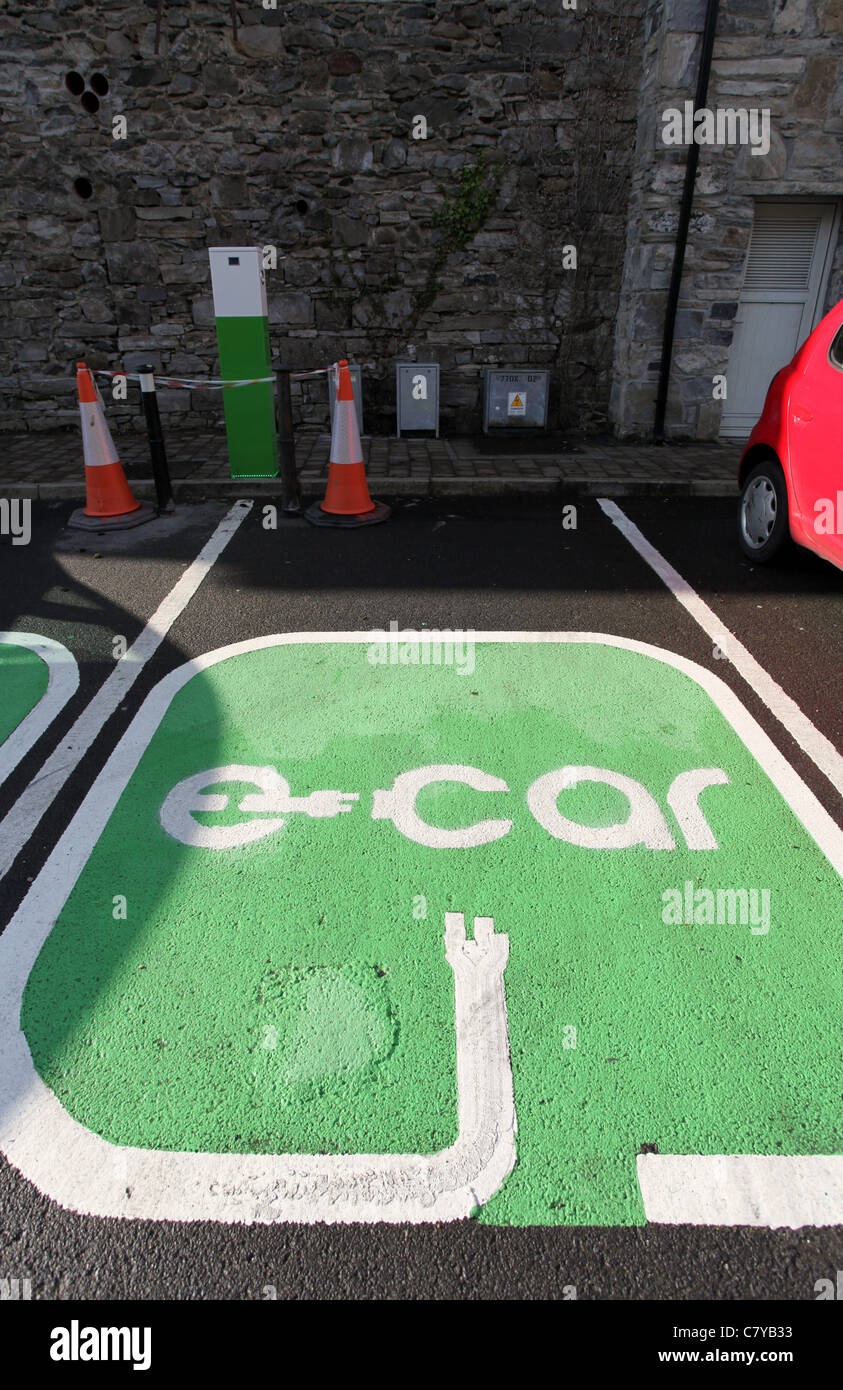 Parking de voiture électrique en Irlande Banque D'Images