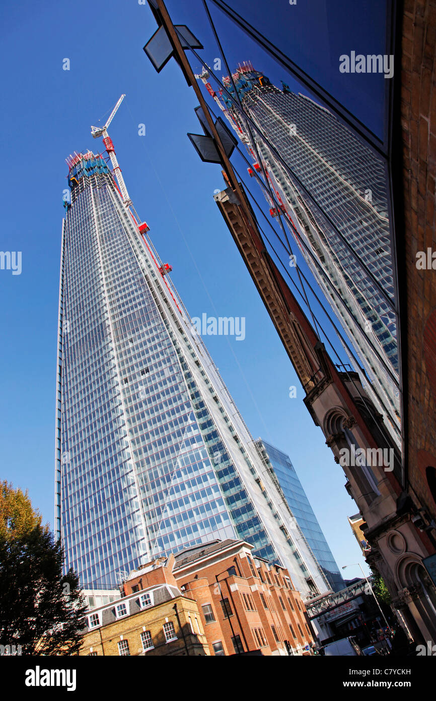 Le gratte-ciel Shard bâtiment en construction à London Bridge, Londres, Angleterre Banque D'Images