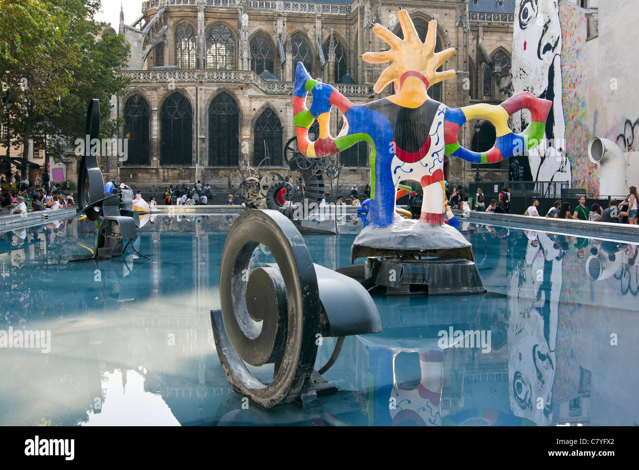 Fontaine Stravinsky et près de l'église Saint-Merri Centre George Pompidou à Paris, France Banque D'Images