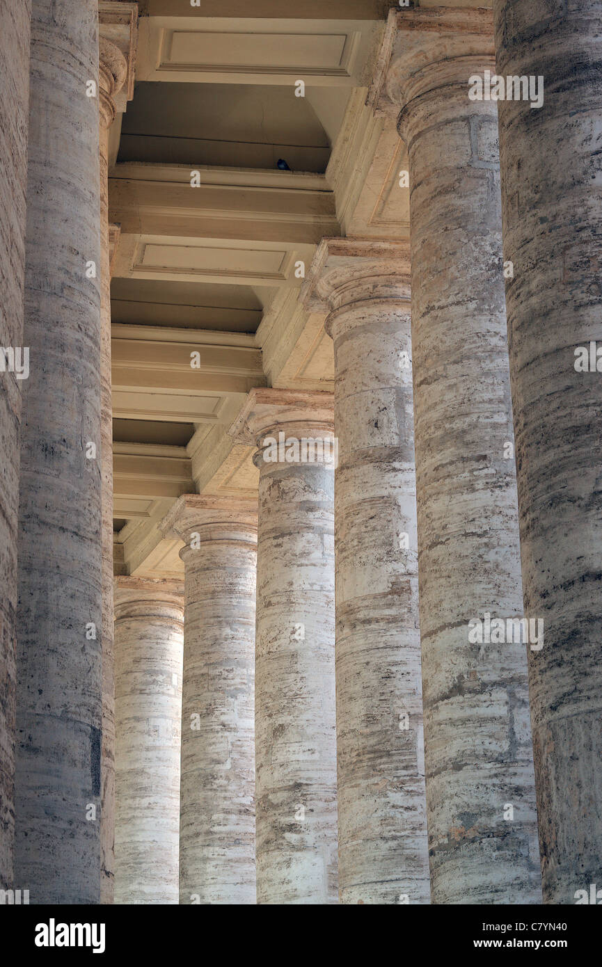 Colonnade du Bernin, Piazza San Pietro Rome Banque D'Images