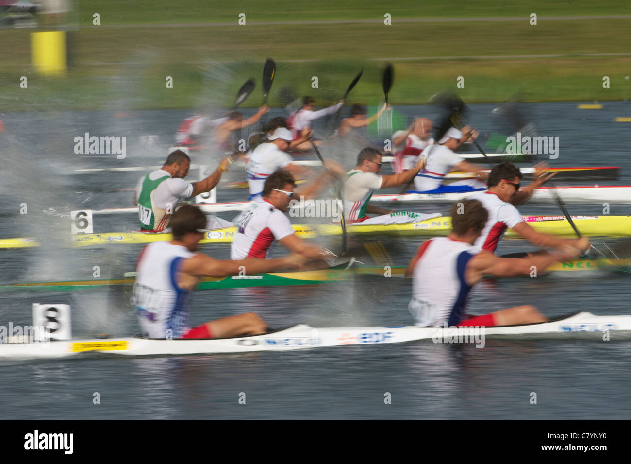 Les concurrents au démarrage, épreuve de sprint en canoë,200m masculin K2, Eton Dorney Lake Eton Dorney, Angleterre, Banque D'Images