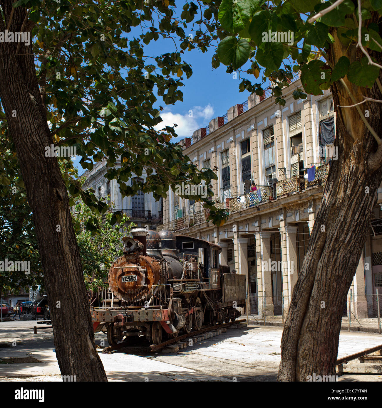 Old rusty train à un centre spatial à la Havane Cuba Banque D'Images