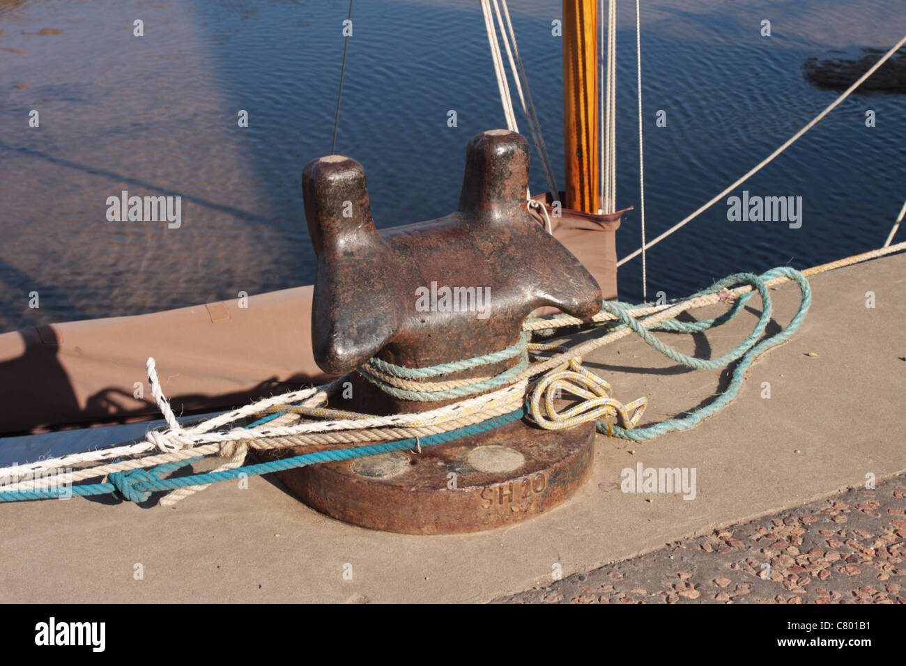 T chef bollard Blakeney Quay Norfolk UK Banque D'Images