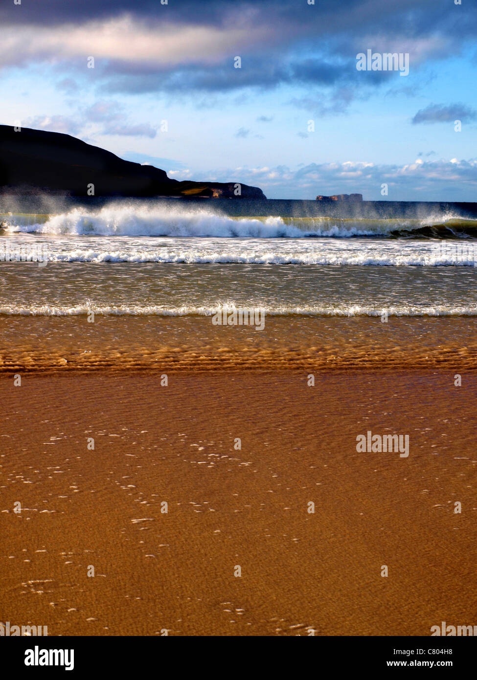 Le ressac à Balnakeil Beach, Durness, en Écosse. Banque D'Images