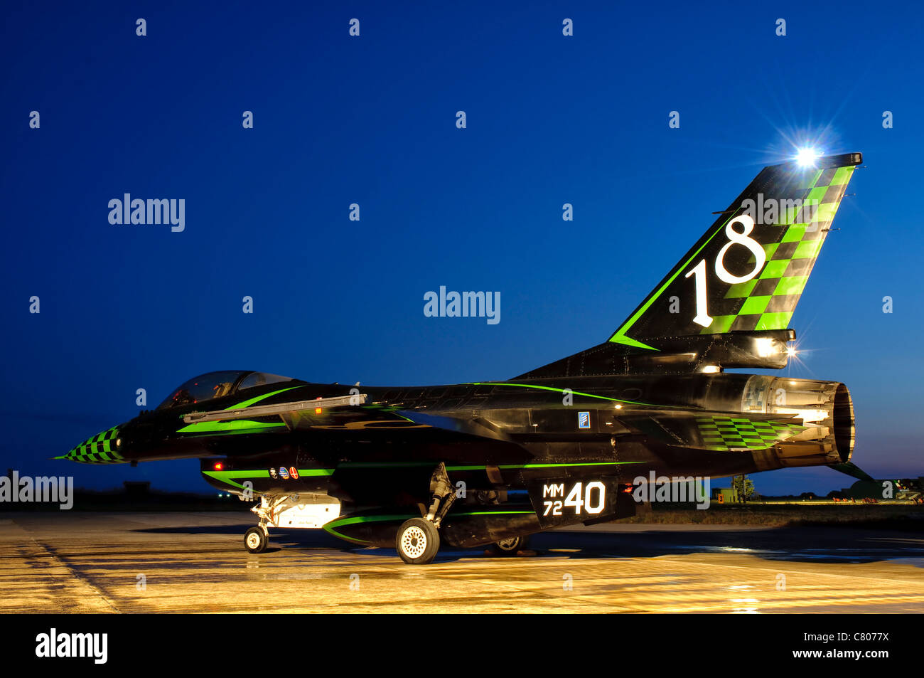 Une armée de l'air italienne F-16BAA dans un schéma de peinture personnalisée. Banque D'Images