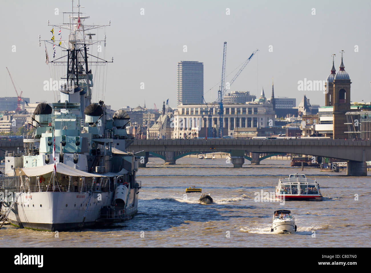 Le HMS Belfast et London Bridge 2 Banque D'Images