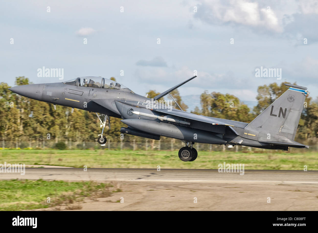 Un F-15E Strike Eagle à RAF Lakenheath déploie de Decimomannu Air Base, Italie. Banque D'Images