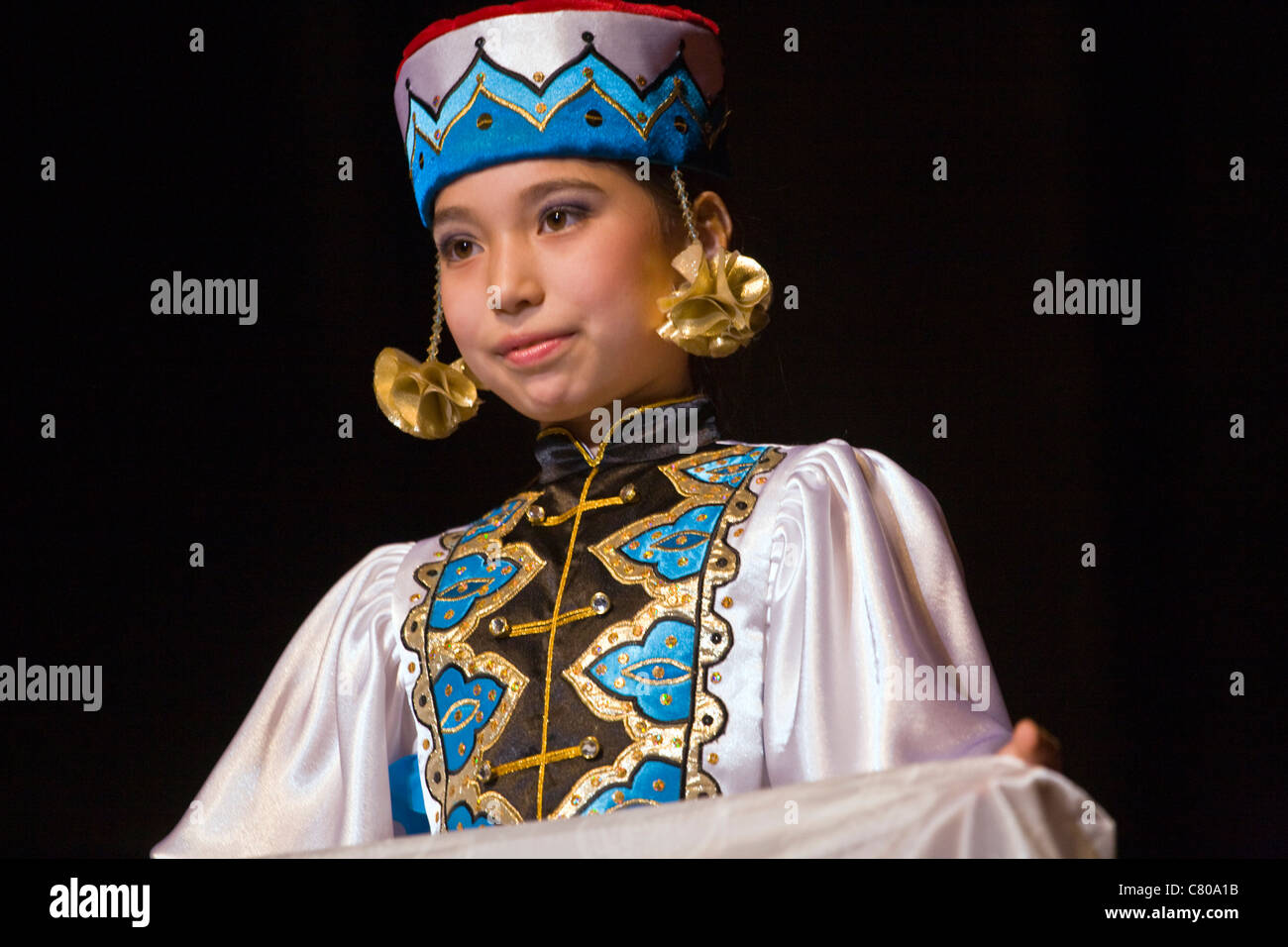 Un MONGOL DANCER au CENTRE CULTUREL mongol tibétaine à un enseignement par le 14e Dalaï-lama - Bloomington, Indiana Banque D'Images