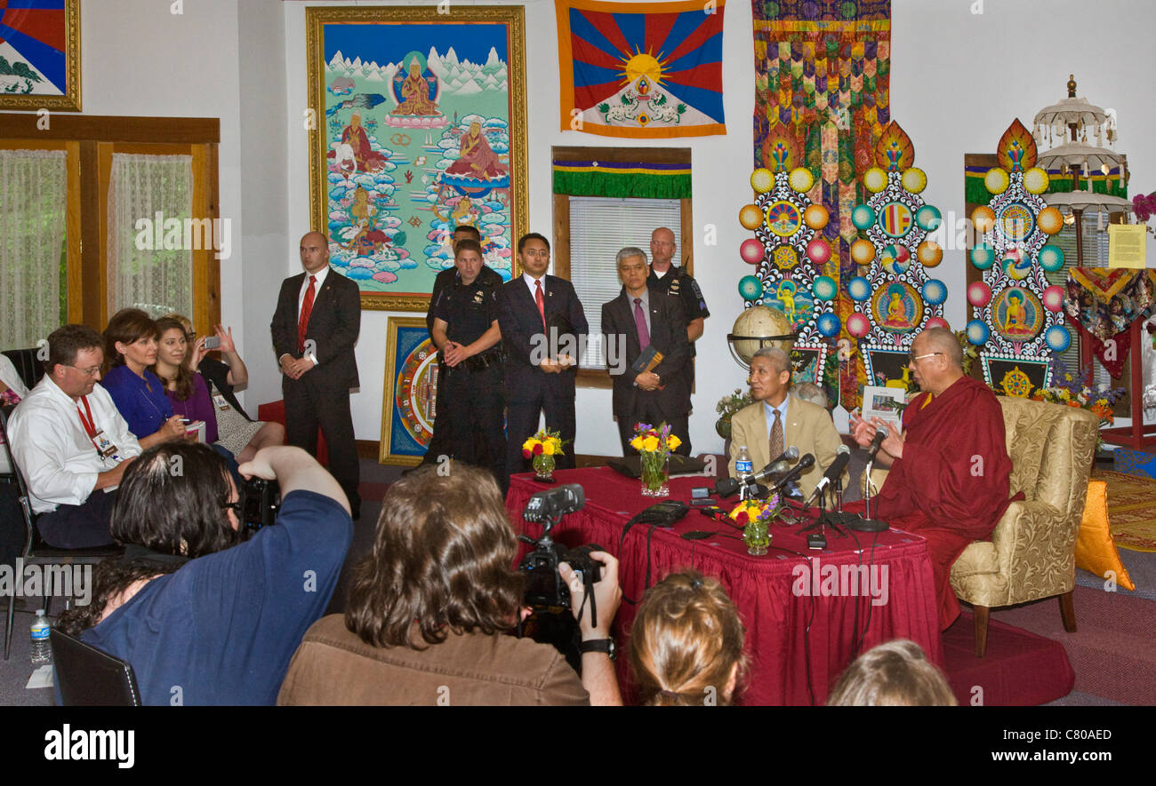 Le 14e Dalaï-lama du Tibet lors d'une conférence de presse - Bloomington, Indiana Banque D'Images