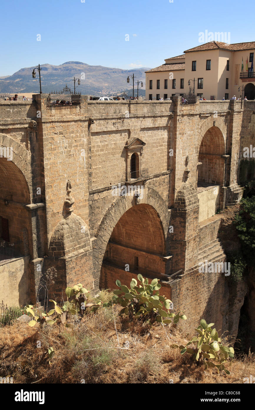 Le Puente Nuevo ou nouveau pont sur la gorge El Tajo ou canyon Ronda, Andalousie, Espagne Banque D'Images