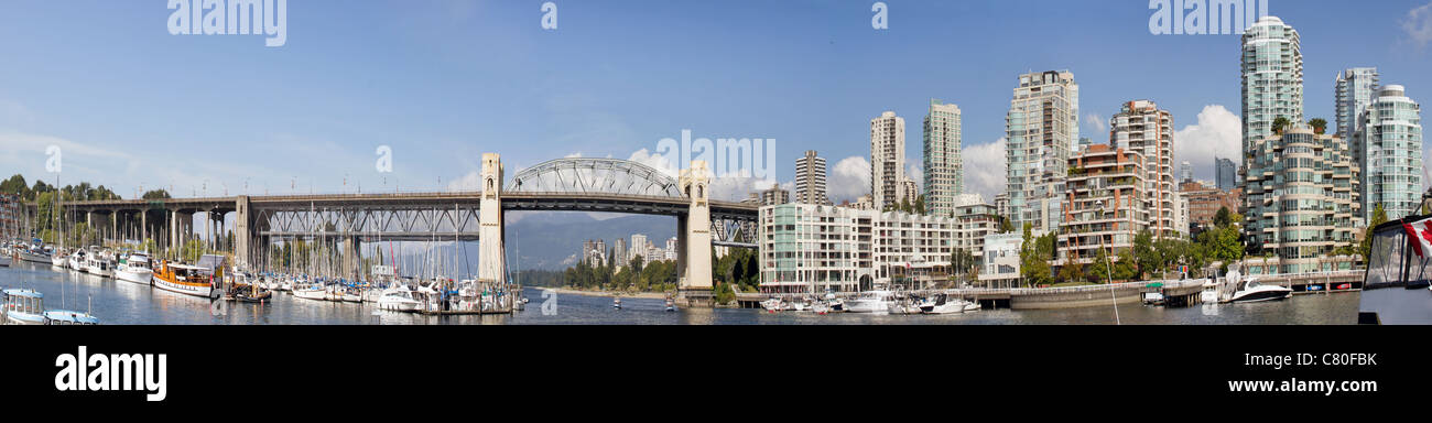 Vancouver BC Canada Skyline et le pont de la rue Burrard Panorama Banque D'Images