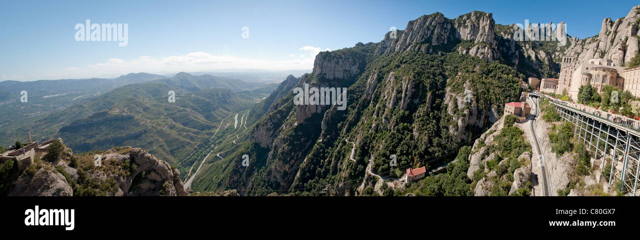 Un panorama de l'abbaye de Santa Maria de Montserrat, situé près de Barcelone, en Espagne. Banque D'Images