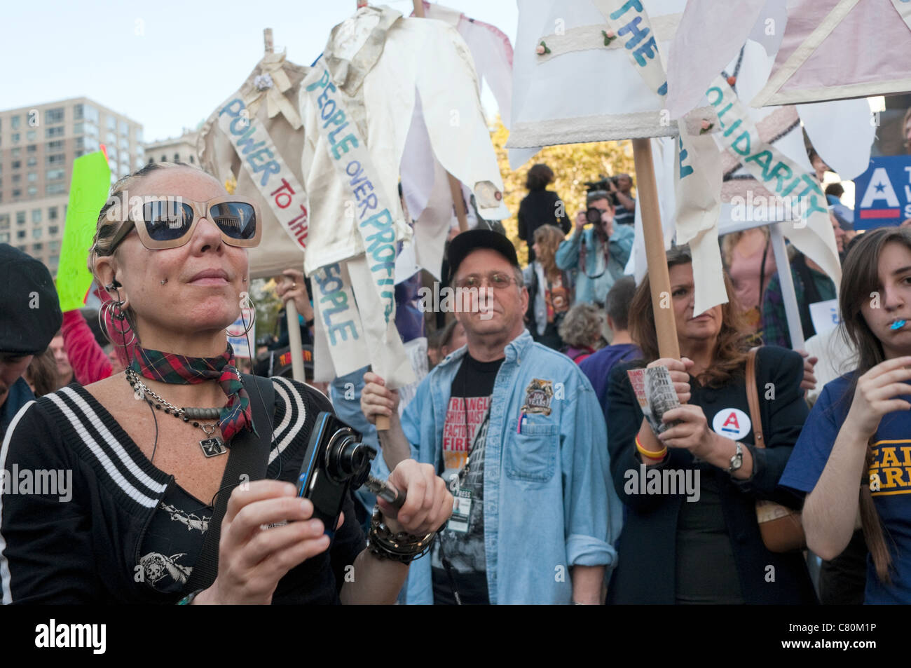 New York, NY - 5 Oct 2011 Rassembler les militants de Solidarité en place Foley mars avec les manifestants de Wall Street # OccupyWallSt ©Stacy Walsh Rosenstock/Alamy Banque D'Images