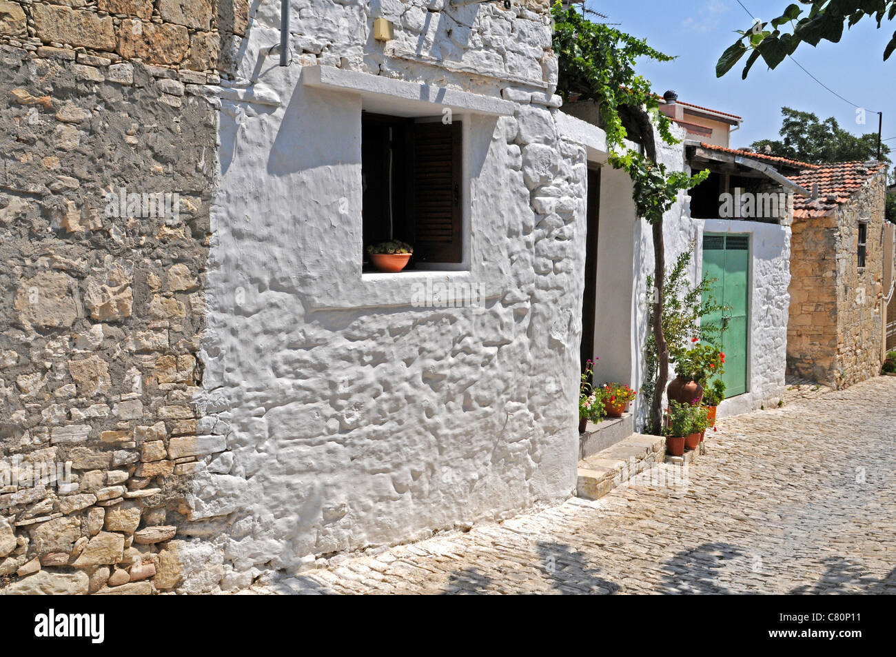 Maison En Pierre Blanche A Vasa Un Traditionnel Petit Village Chypriote Dans Les Montagnes Troodos Photo Stock Alamy