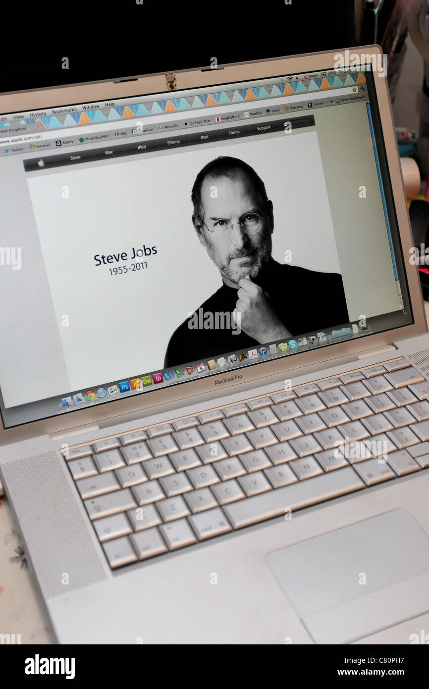Le site web d'Apple front page après l'annonce de la mort de Steve Jobs, aujourd'hui 6 octobre 2011, Brighton, East Sussex, UK. Banque D'Images