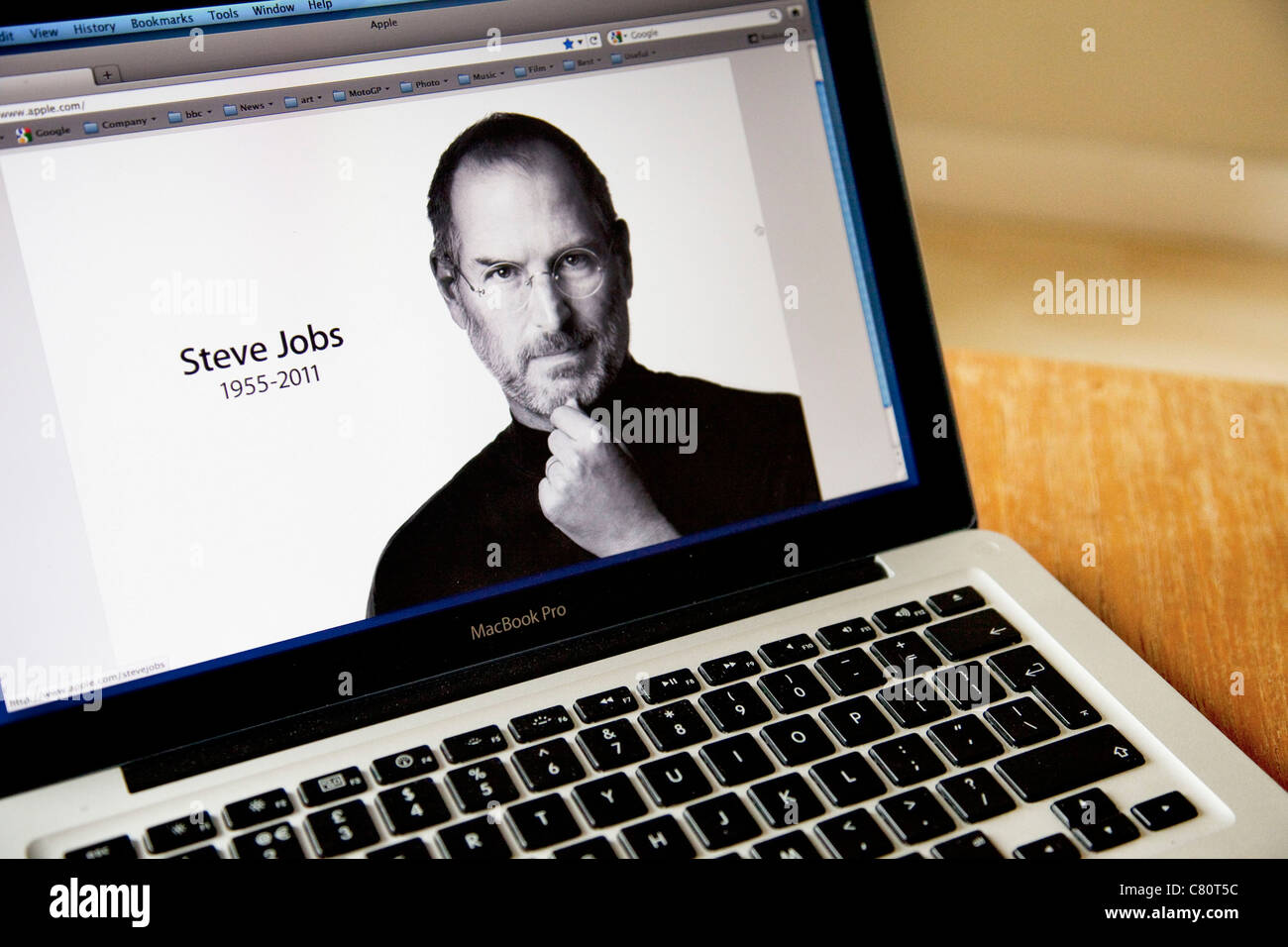 Steve Jobs co-fondateur d'Apple décède à l'âge de 56 ans. On voit ici sur l'une de ses célèbres produits Mac. Banque D'Images