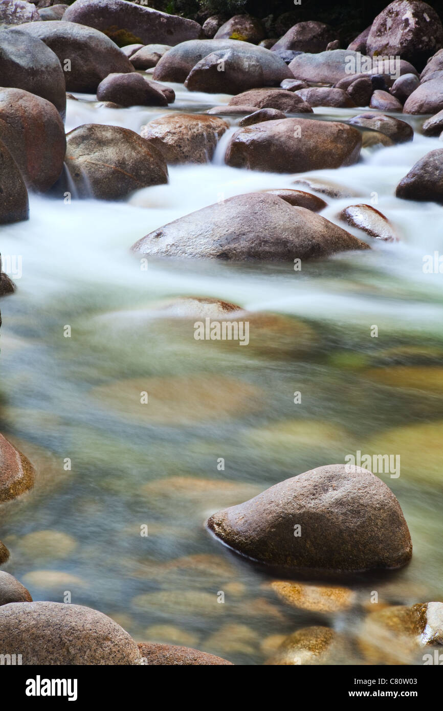 Ou le module de roches dans l'eau ou du ruisseau Creek Banque D'Images