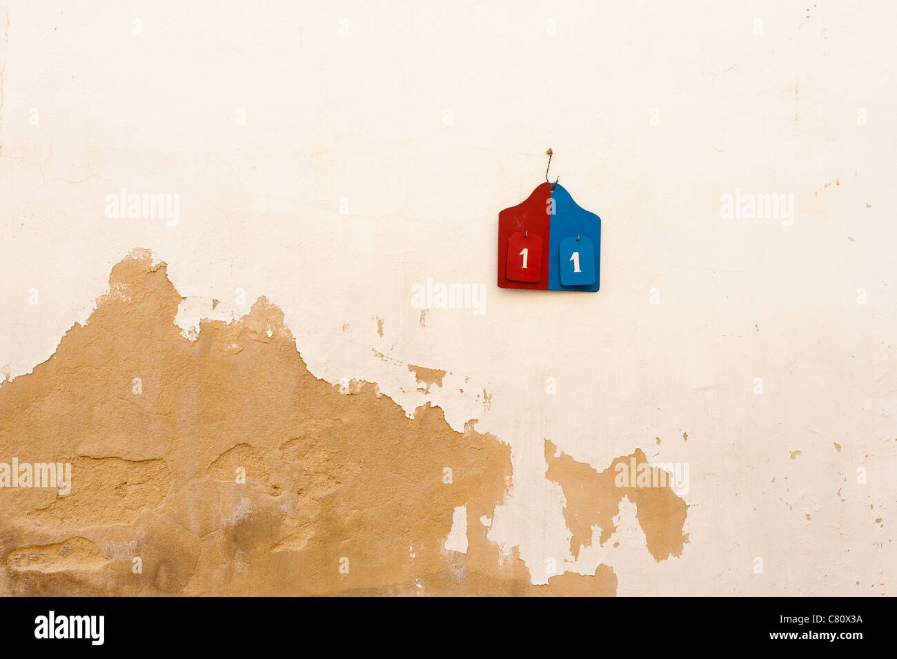 Ancien tableau de bord sur un mur, les sports traditionnels grunge background Banque D'Images