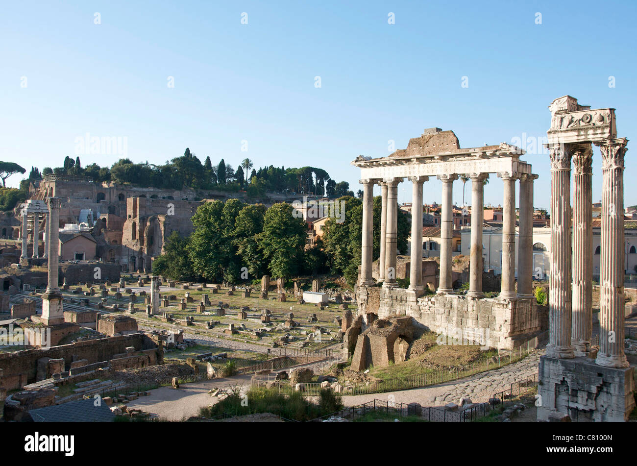 L'ancien Temple de Saturne dans le Forum Romain, Rome, Italie, Europe Banque D'Images