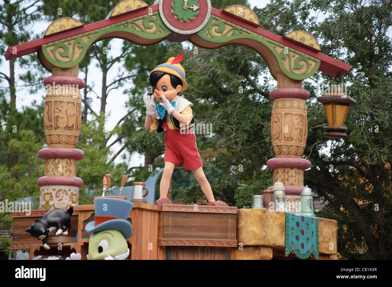 Le royaume magique célébrer un rêve viennent vrai Pinocchio parade float Banque D'Images